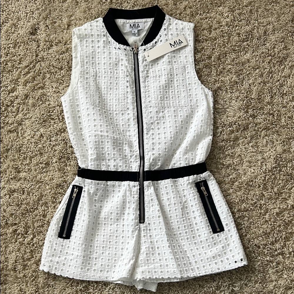NWT MIA White Eyelet Romper with Black Trim and Zipper Accents size 8/10